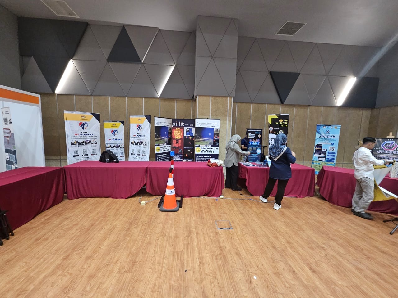 Muhibah Pi-Lit and Beacon Blaze exhibition booth at Malaysian road-safety event