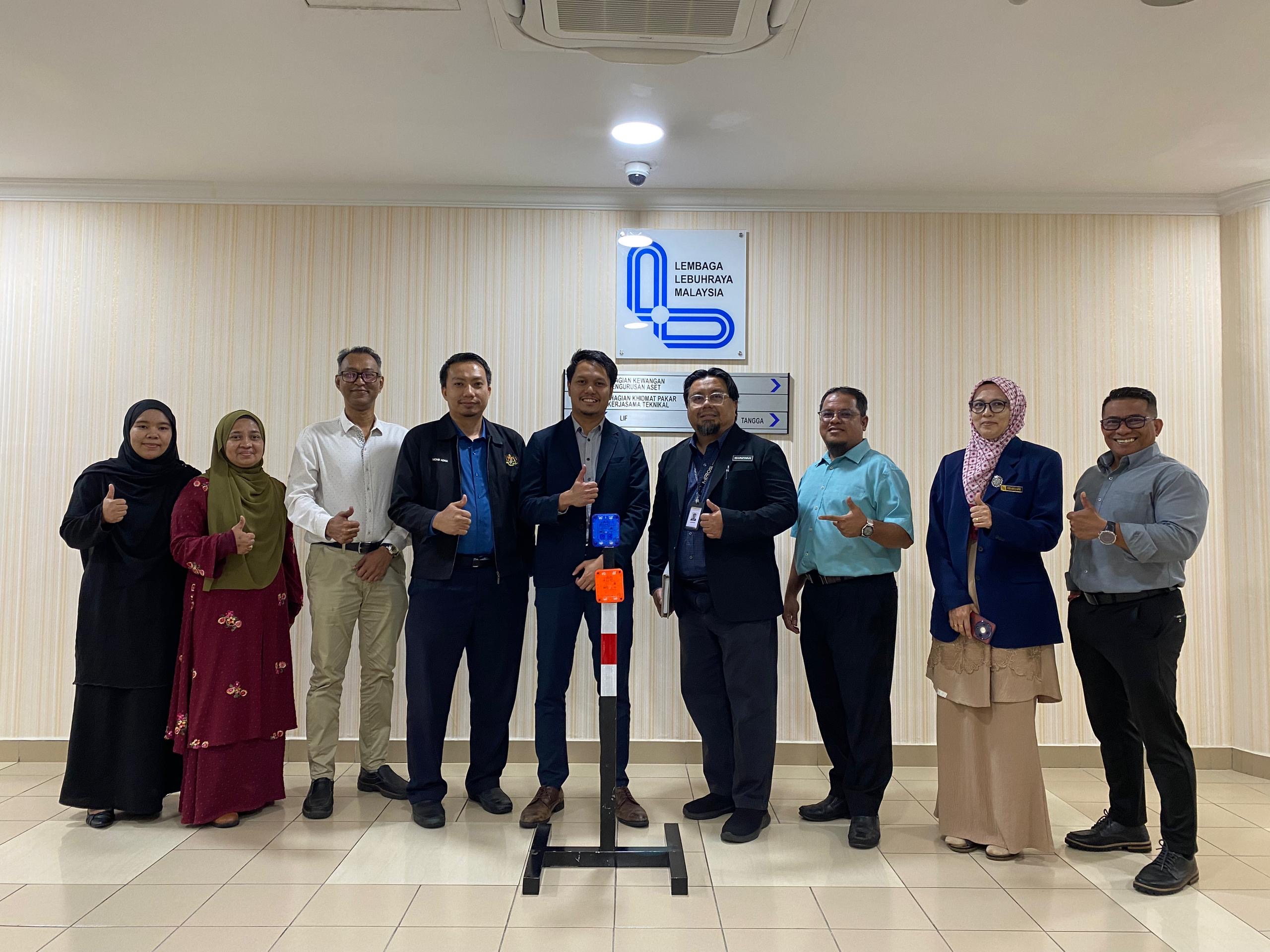 Pi-Lit smart-blinker demonstrated to LLM (Lembaga Lebuhraya Malaysia) team at the Malaysian Highway Authority office